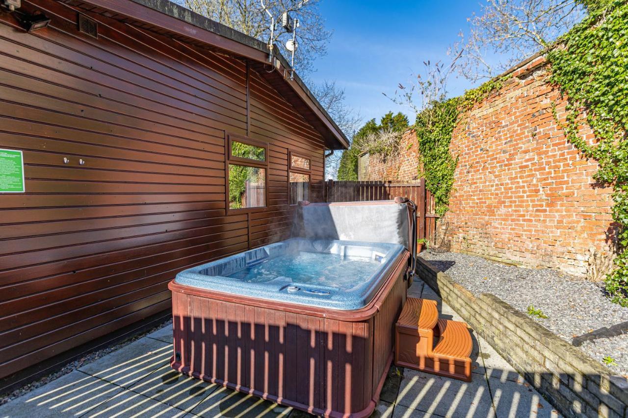 Bluebell Lodge 7 With Hot Tub Newton Stewart Exteriör bild